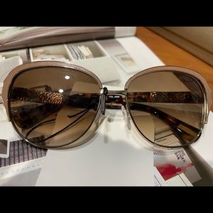 Brown/ tan tint sunglasses